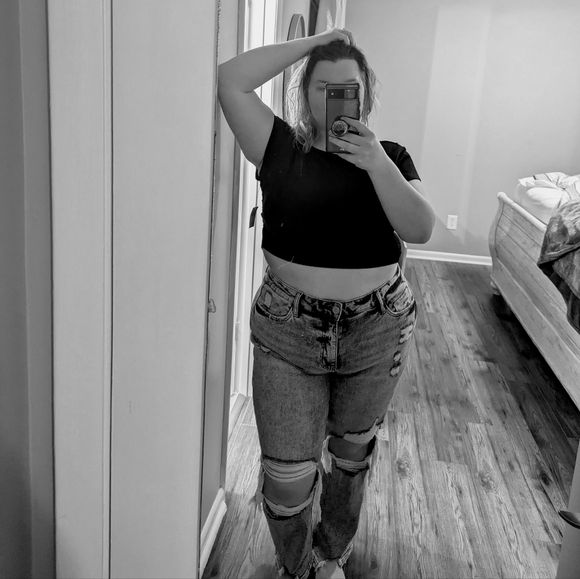 Meet your Posher, Olivia - Picture 1 of 2